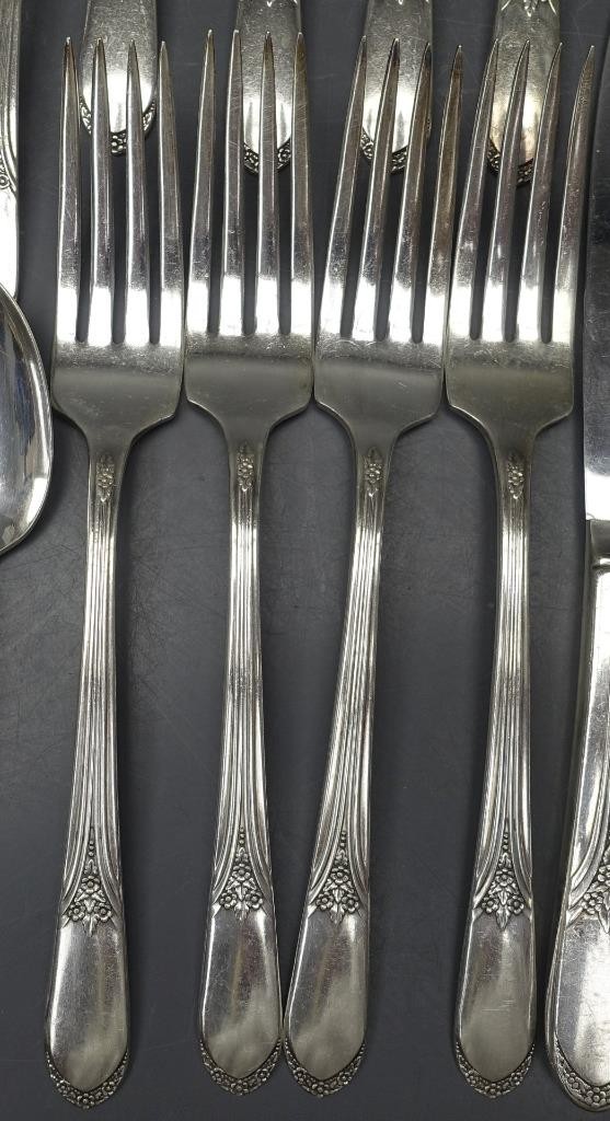 FLATWARE 66pc W.M. ROGERS silverplate Mary Lou (1938) service 8 +EXTRAS +SERVING