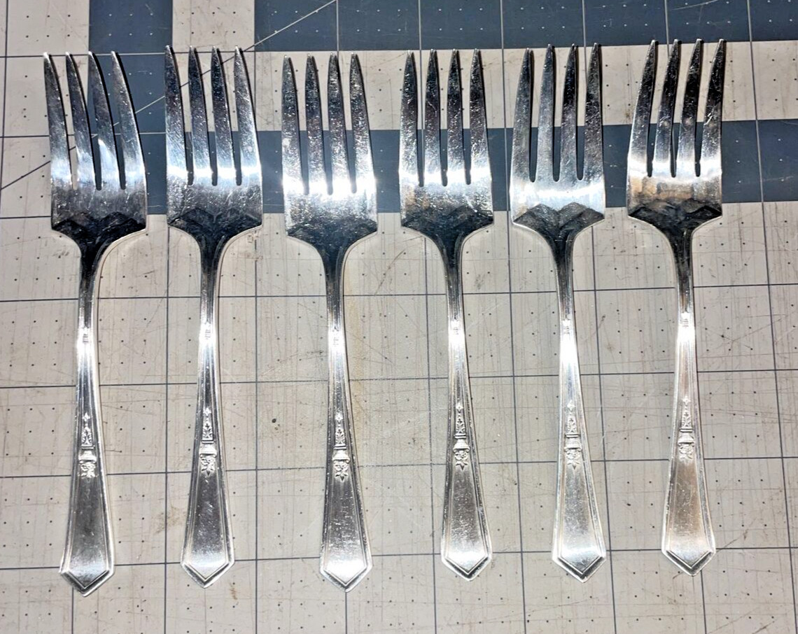 6 Silverplate Rogers AA 6″ Dessert, Salad Forks. Pat. Aug 31, 20.