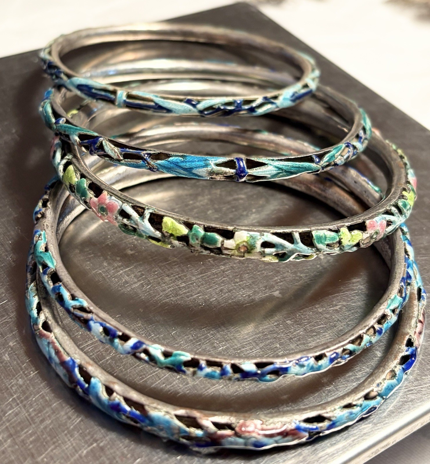 5 ANTIQUE CHINESE EXPORT ENAMEL FLORAL SILVER BANGLE BRACELET SET S / M