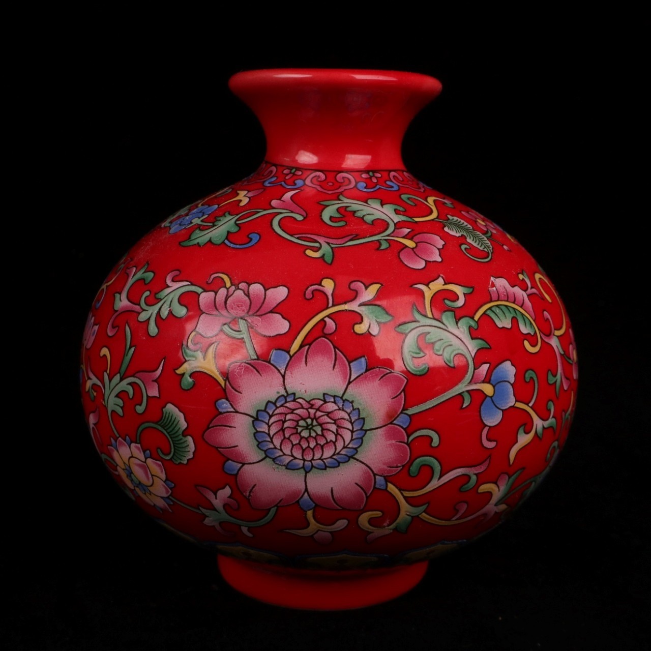 China Old Porcelain, Red enamel pomegranate shaped vase