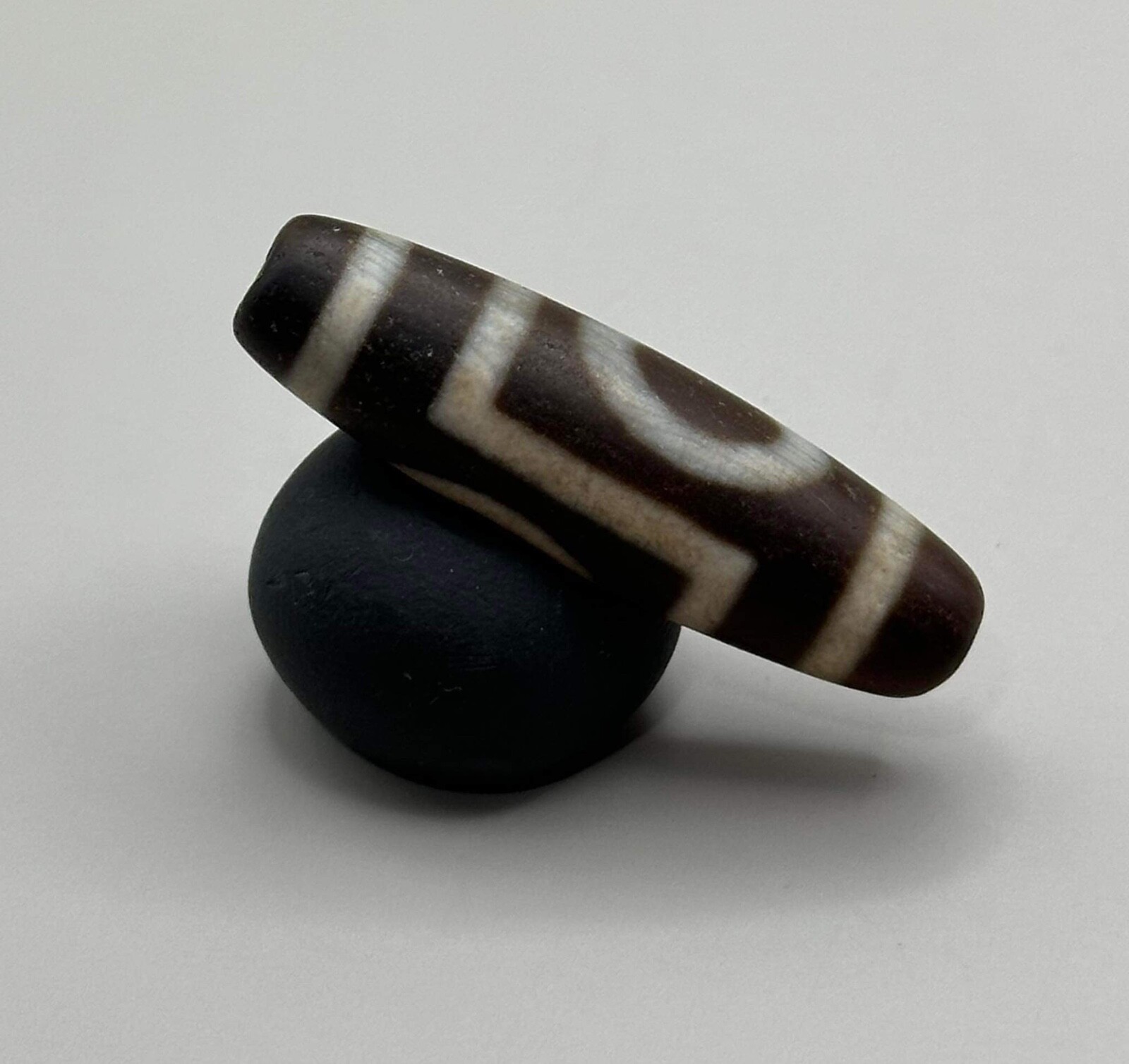 Antique Old Indo Tibetan Himalayan Dzi Agate Eye Bead Amulet in good Condition