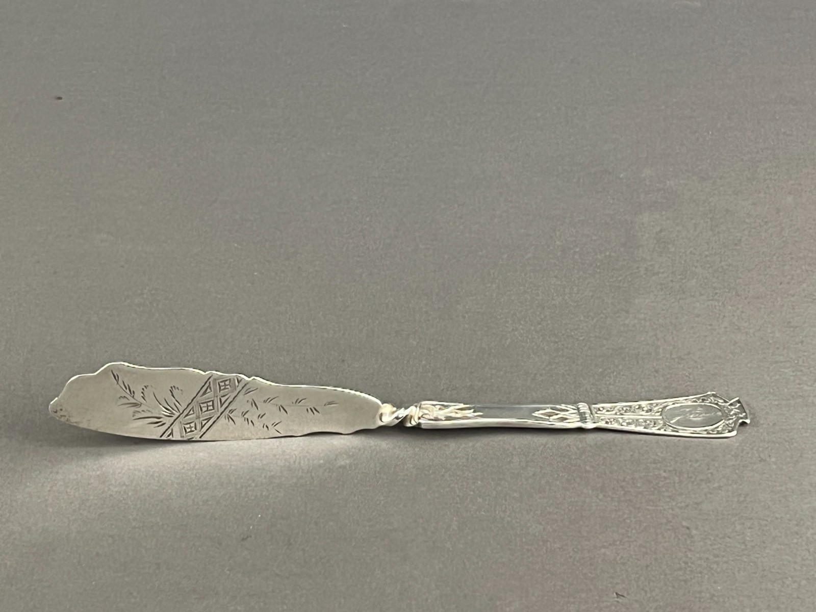 Joseph Seymour DUCHESS Aesthetic Sterling Silver 7 3/8″ Turn Handle Butter Knife