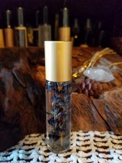 LAVENDER ESSENTIAL OIL ROLLER BOTTLE with lavender buds