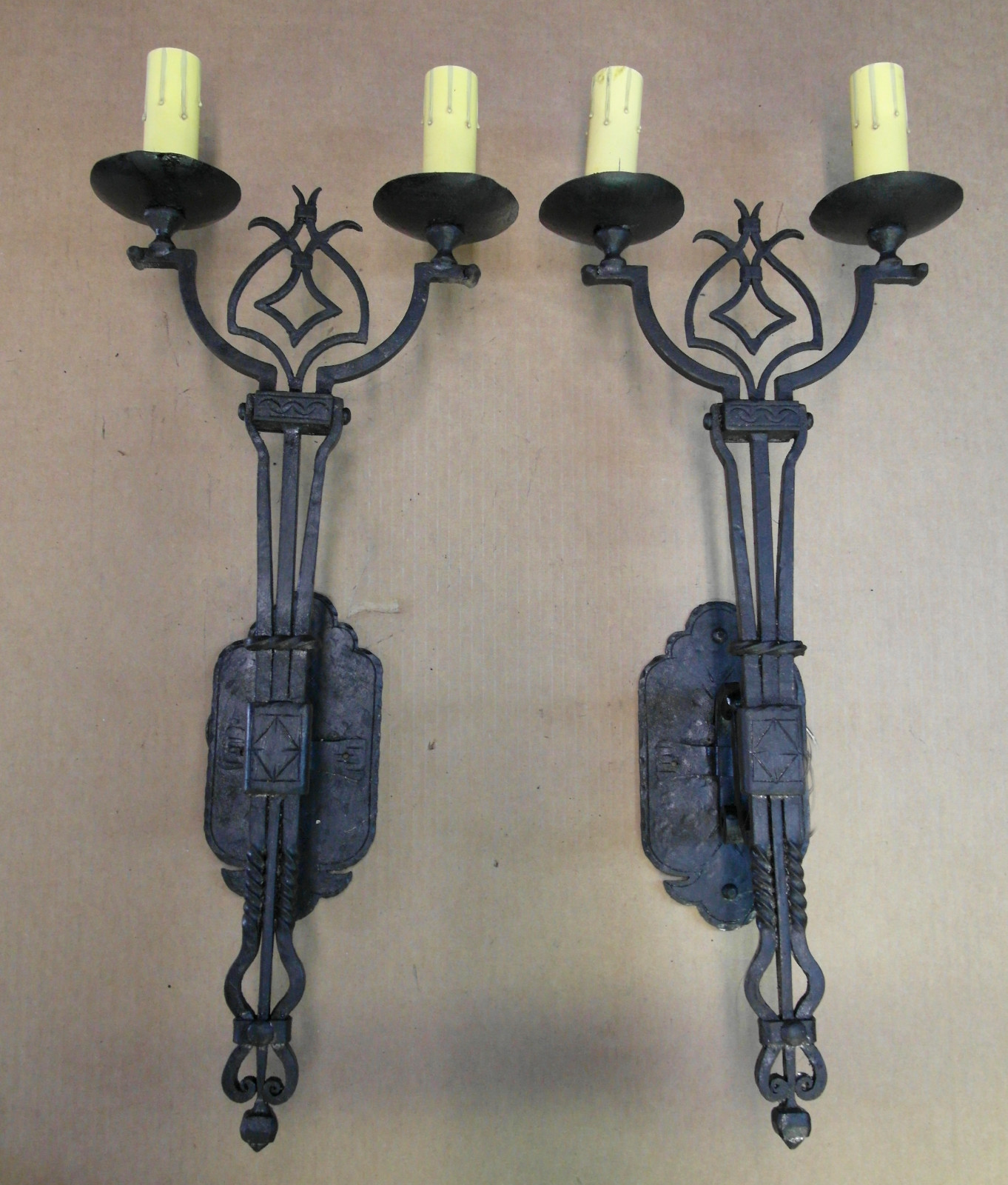 PAIR 1920S STYLE WROUGHT IRON SPANISH REVIVAL MISSION TUSCAN WALL SCONCE LAMP