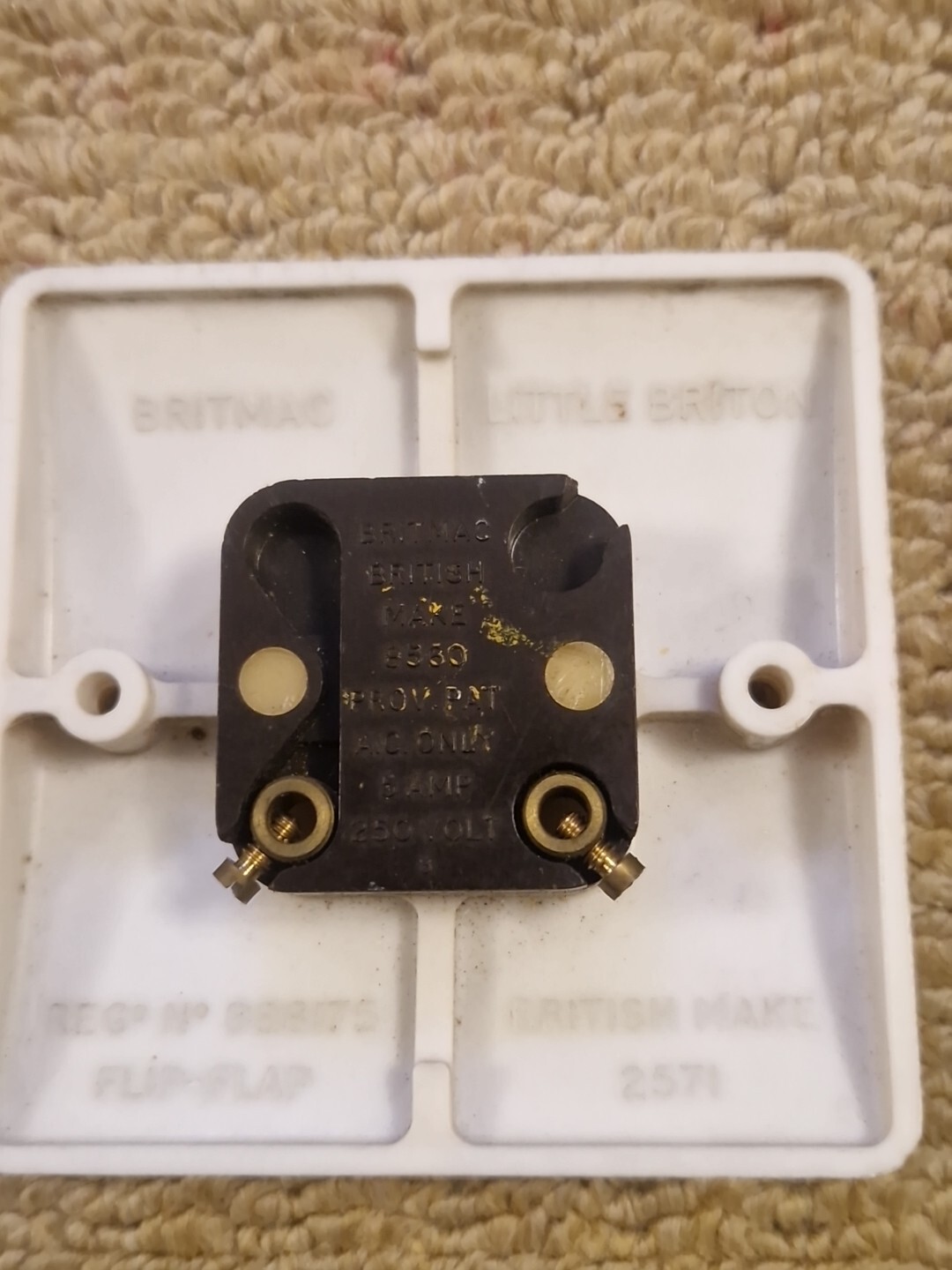 Vintage Britmac Little Briton Flip Flap Switch 2571 Off White