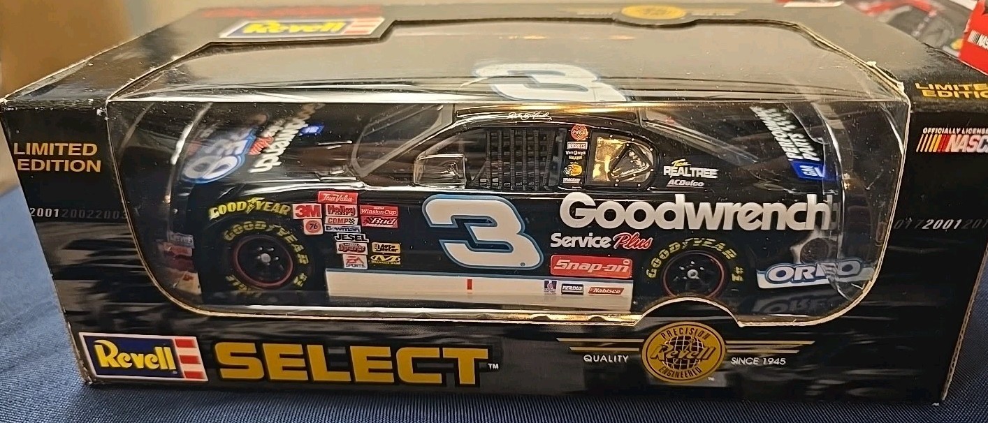 Die Cast Metal Dale Earnhardt #3 Goodwrench Service plus Oreo Monte Carlo 1/24