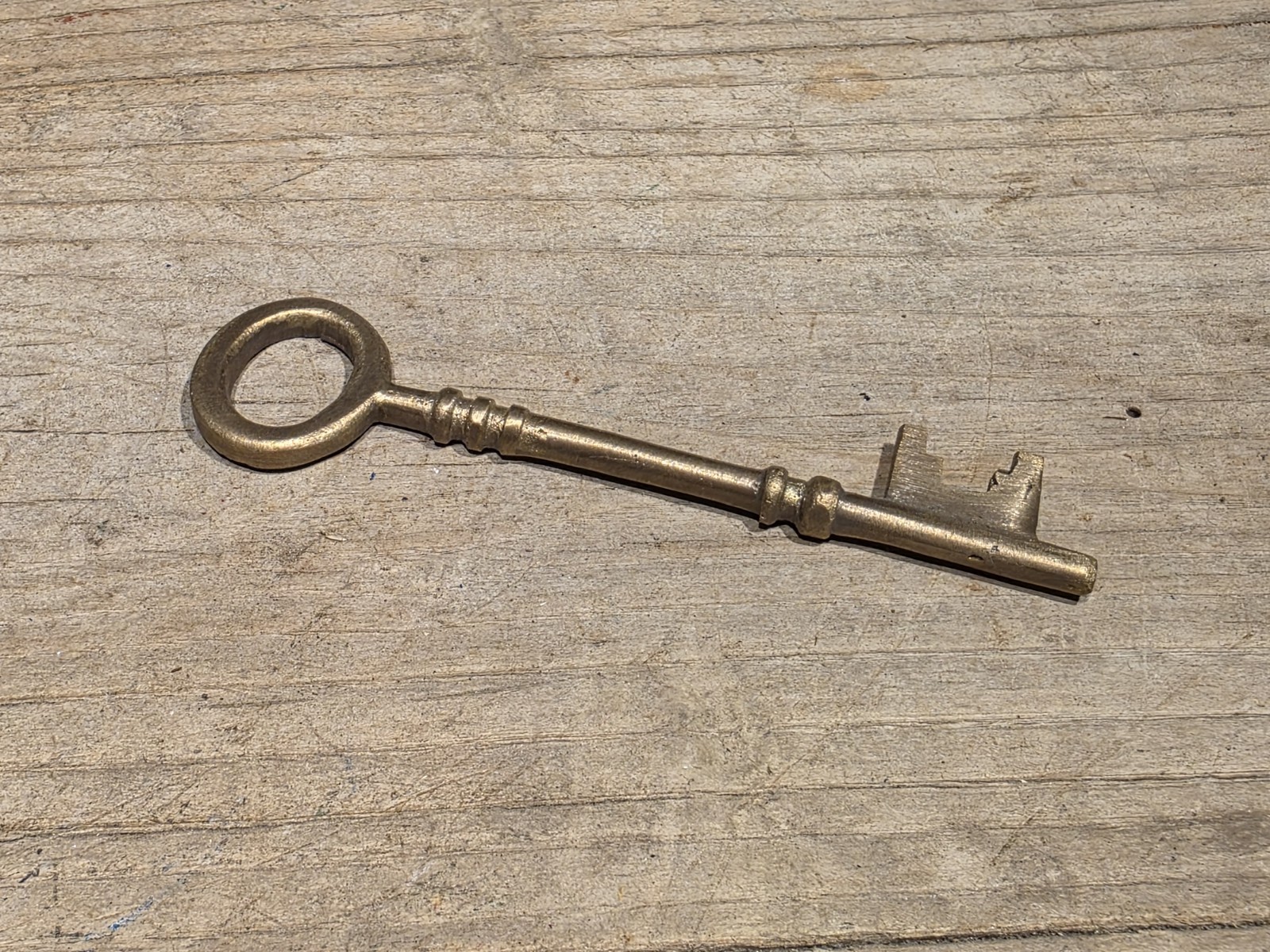 4″ Antique Style Brass Large Skeleton Church Key