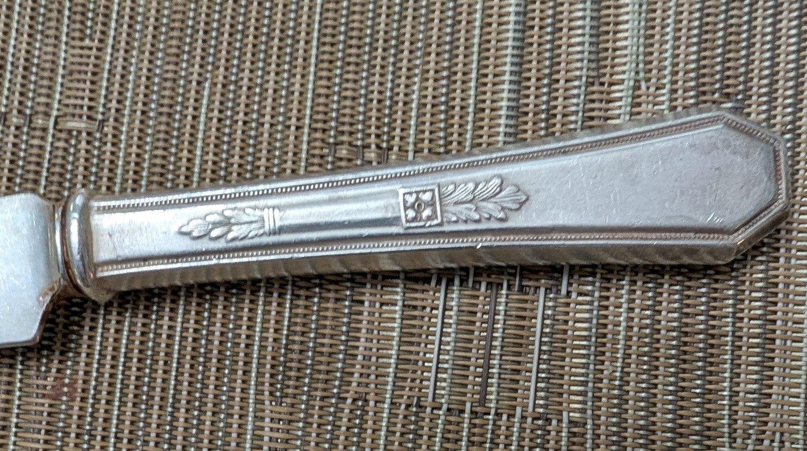 MAYFAIR 1923 DINNER KNIFE SOLID HANDLE FRENCH BLADE BY WM ROGERS