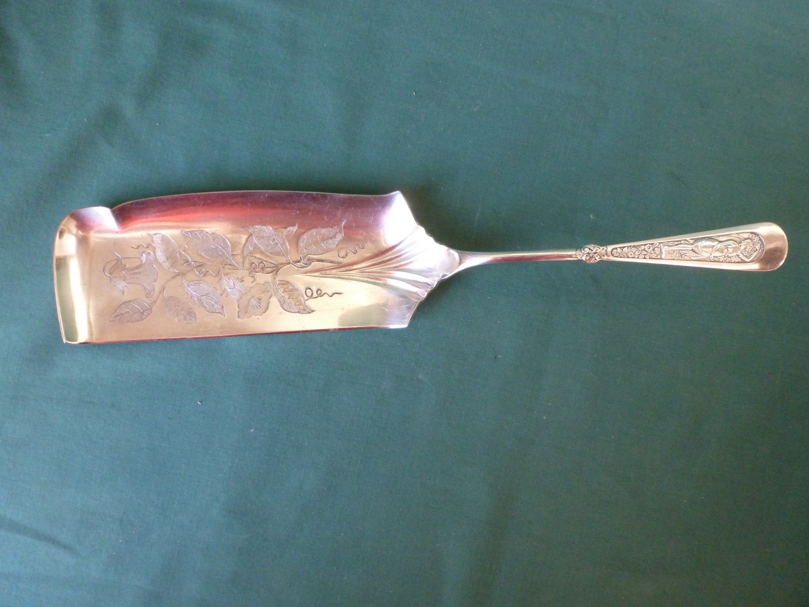 Vintage 1847 Rogers Brothers Silver Plate Arcadian Pattern Crumber Morning Glory