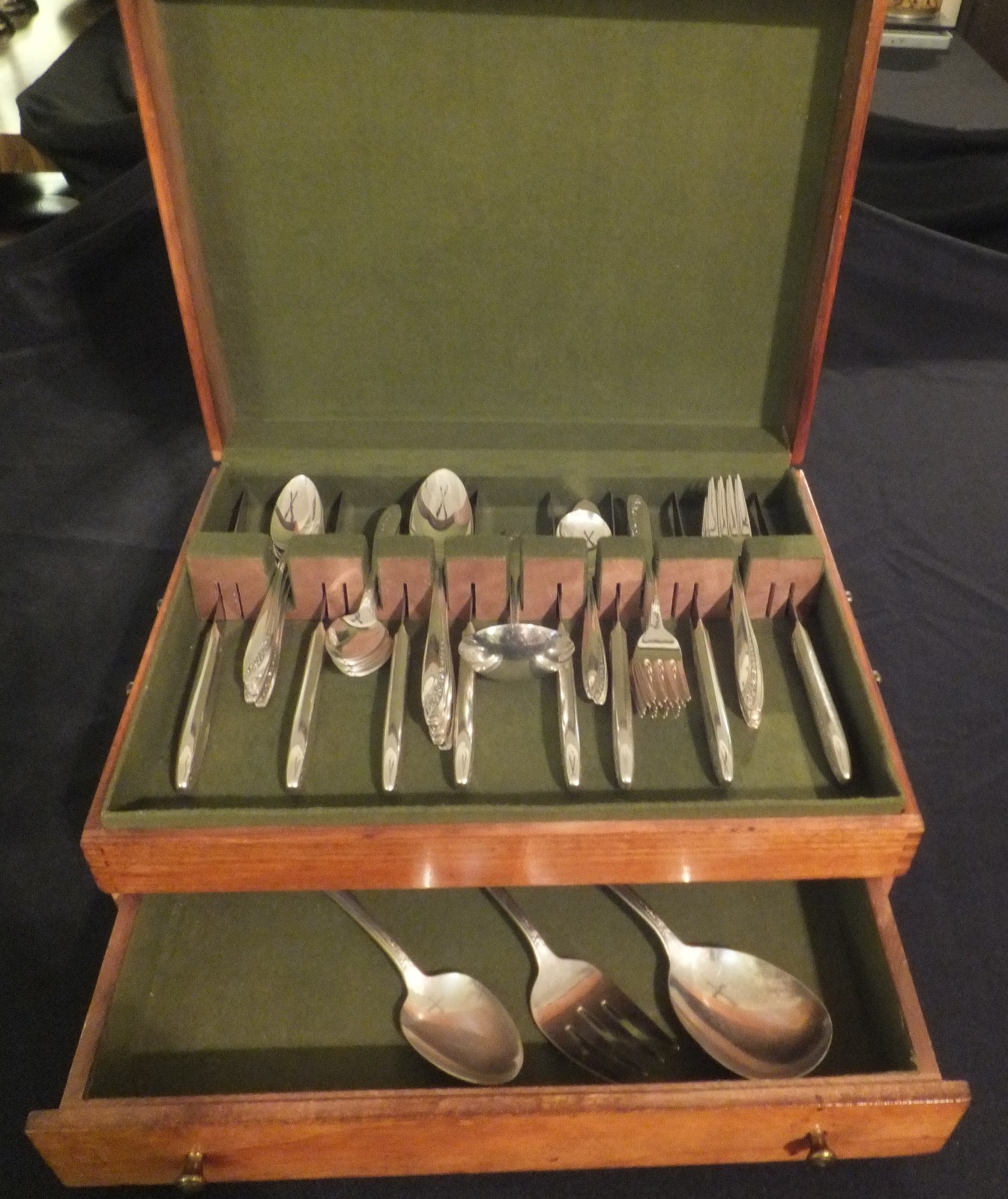SALE 54pc 1847 Rogers Bros “Starlight” silver-plated flatware set for 8 — #94