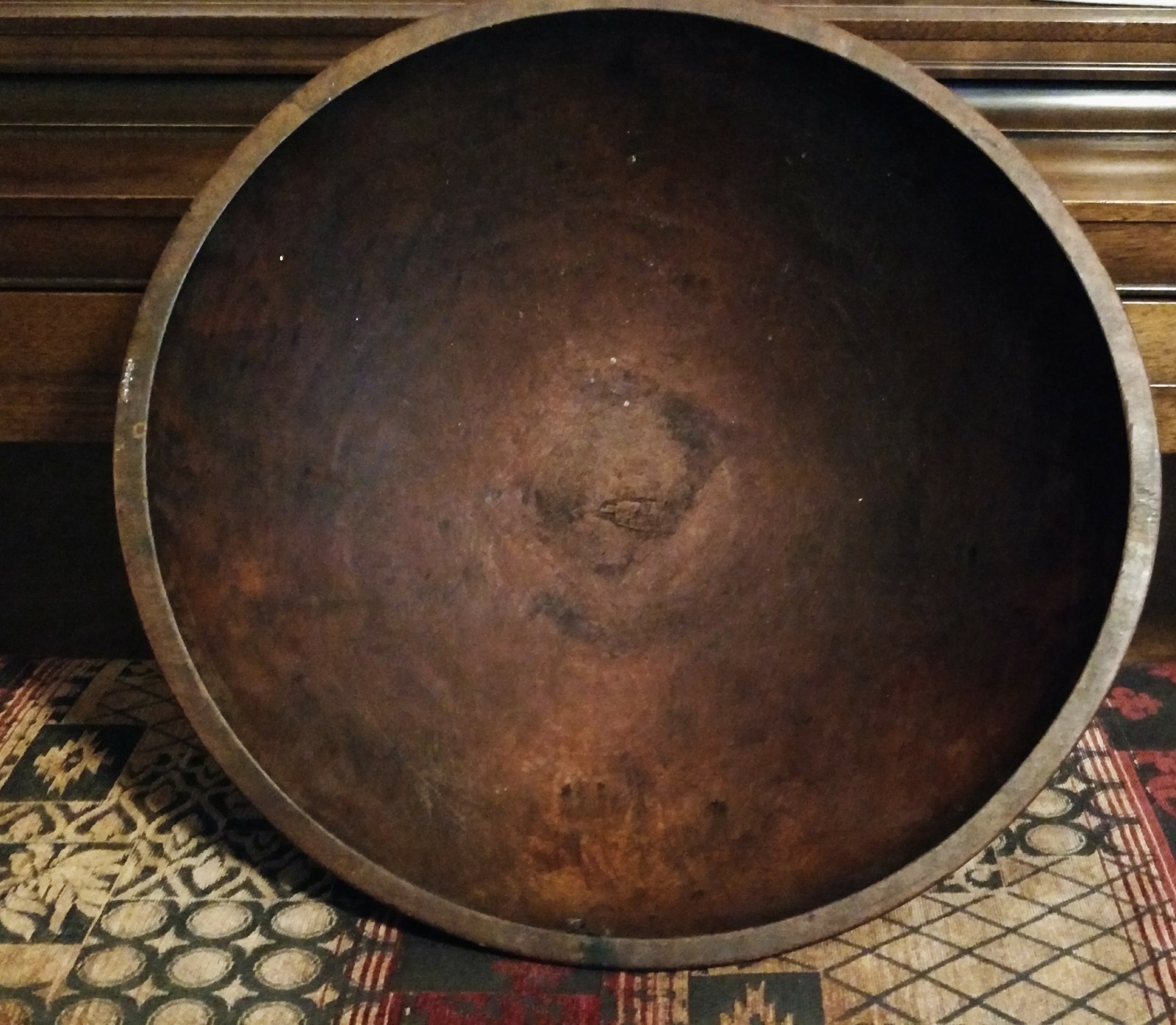 ANTIQUE DECORATIVE PRIMITIVE OUT OF ROUND +19″ WOOD BOWL 19C HUGE