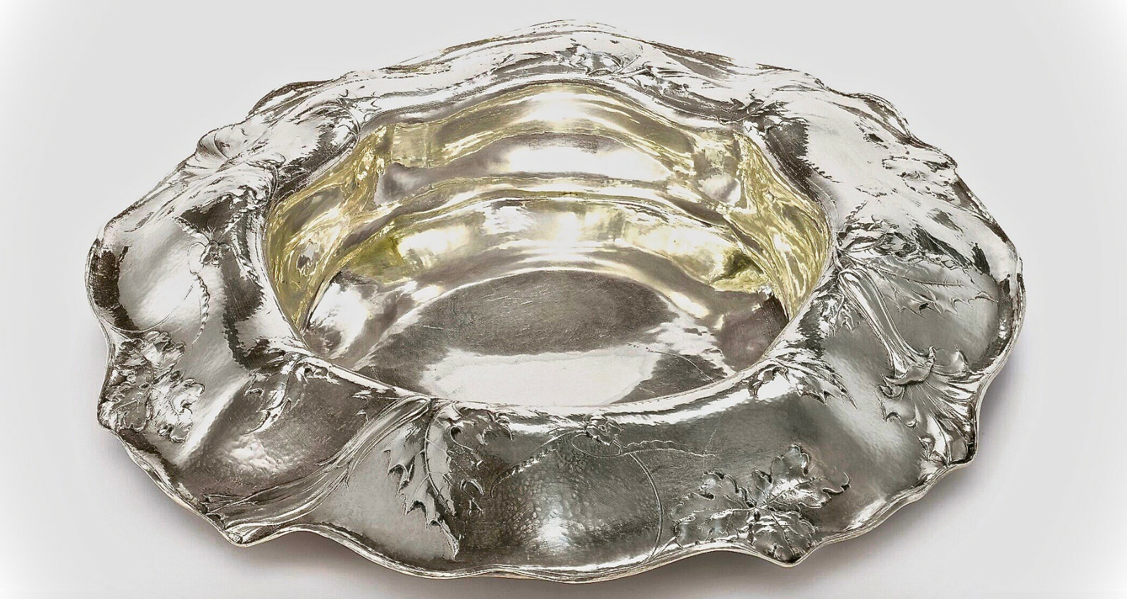 A MONUMENTAL GORHAM MARTELE STERLING SILVER CERTERPIECE BOWL/FERN DISH