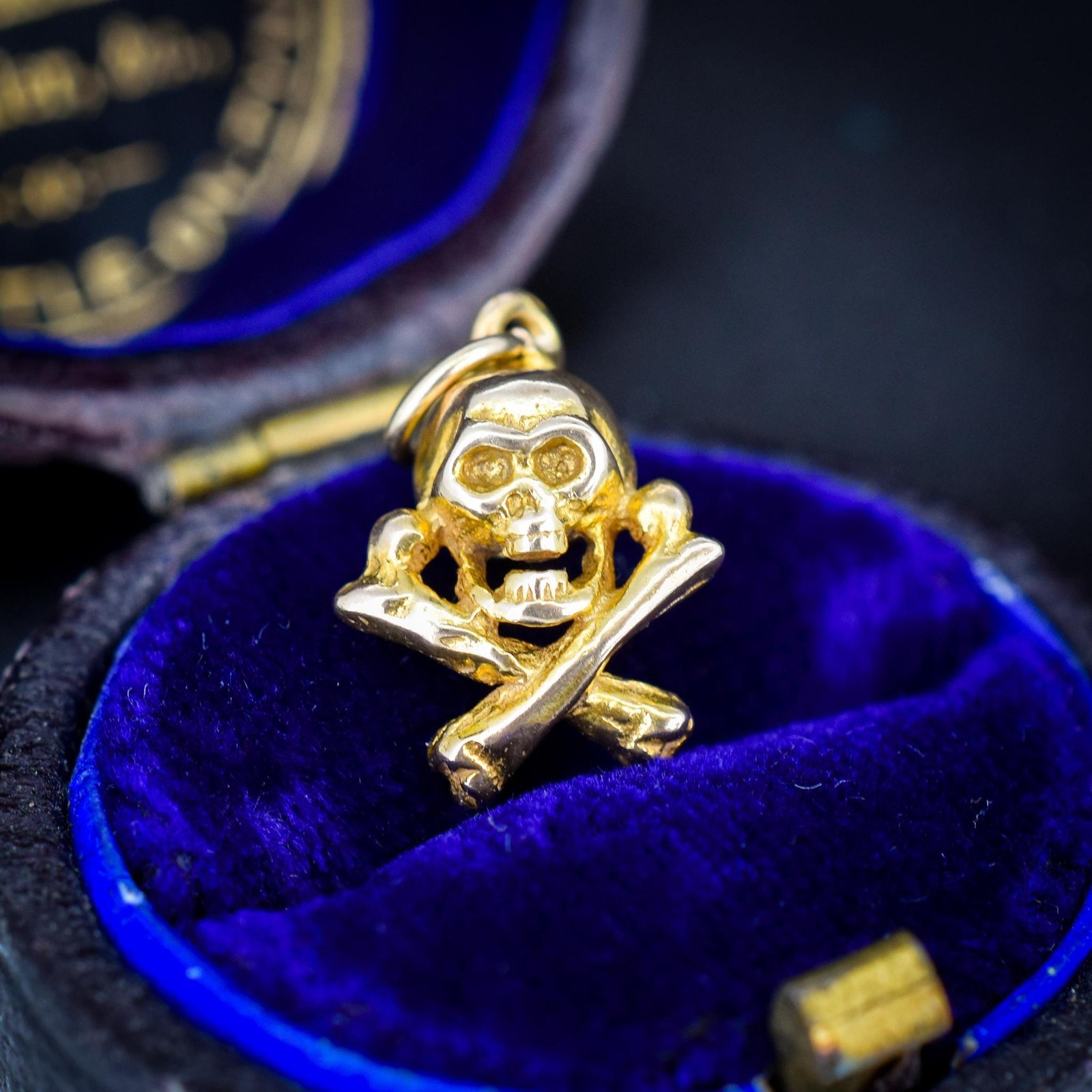 Vintage Skull Crossbones ‘Jolly Roger’ 9ct Gold Charm