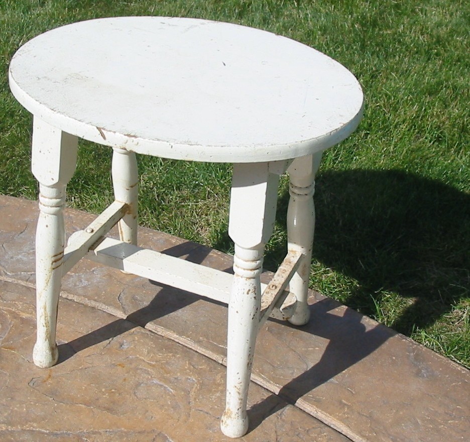White Chippy Paint Wood Milking Stool Farmhouse Piano 17.5″ T Rustic Cute Bench