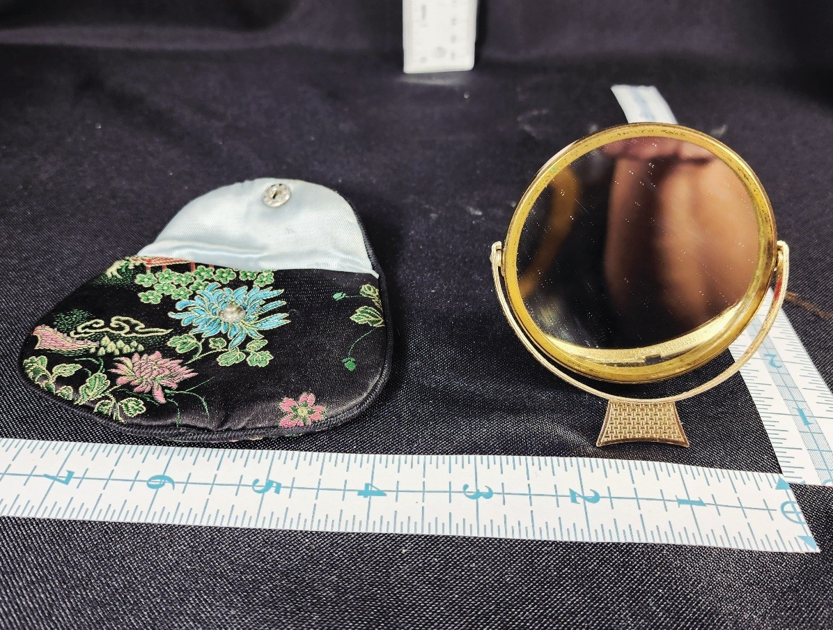Vintage Gold-toned Oval Handbag Compact Mirror With Stand In Asian-inspired Bag