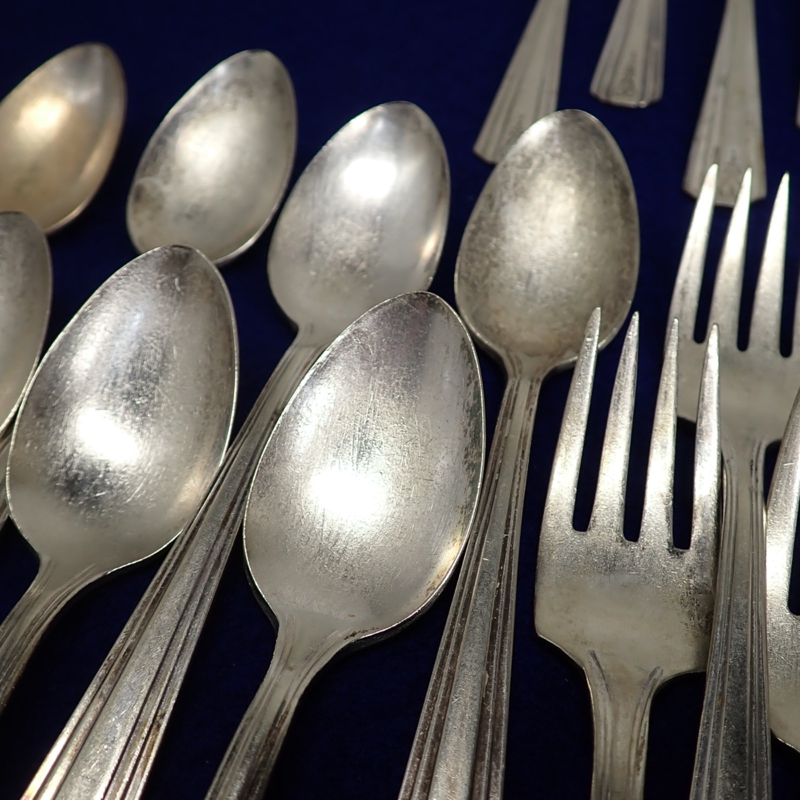 35 Pc AVON 1940 Silverplate Flatware Set Spoons Forks Knives S12