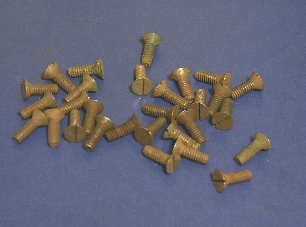 28 Vintage Slotted Flat Head Steel Machine Screws Bolts 1/4″-20 x 5/8″
