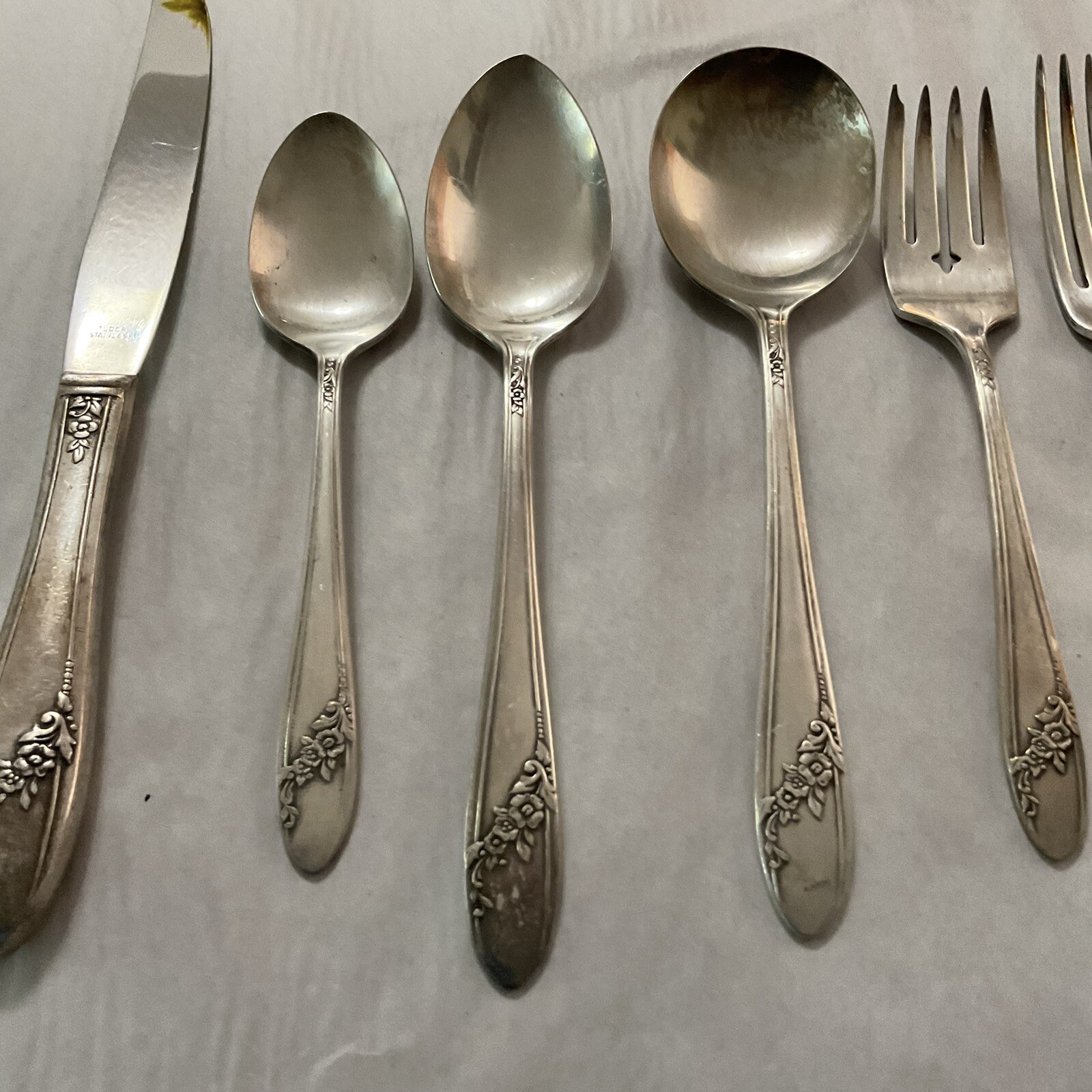 7 Piece Replacement Set 1946 TUDOR PLATE FINE FLORAL