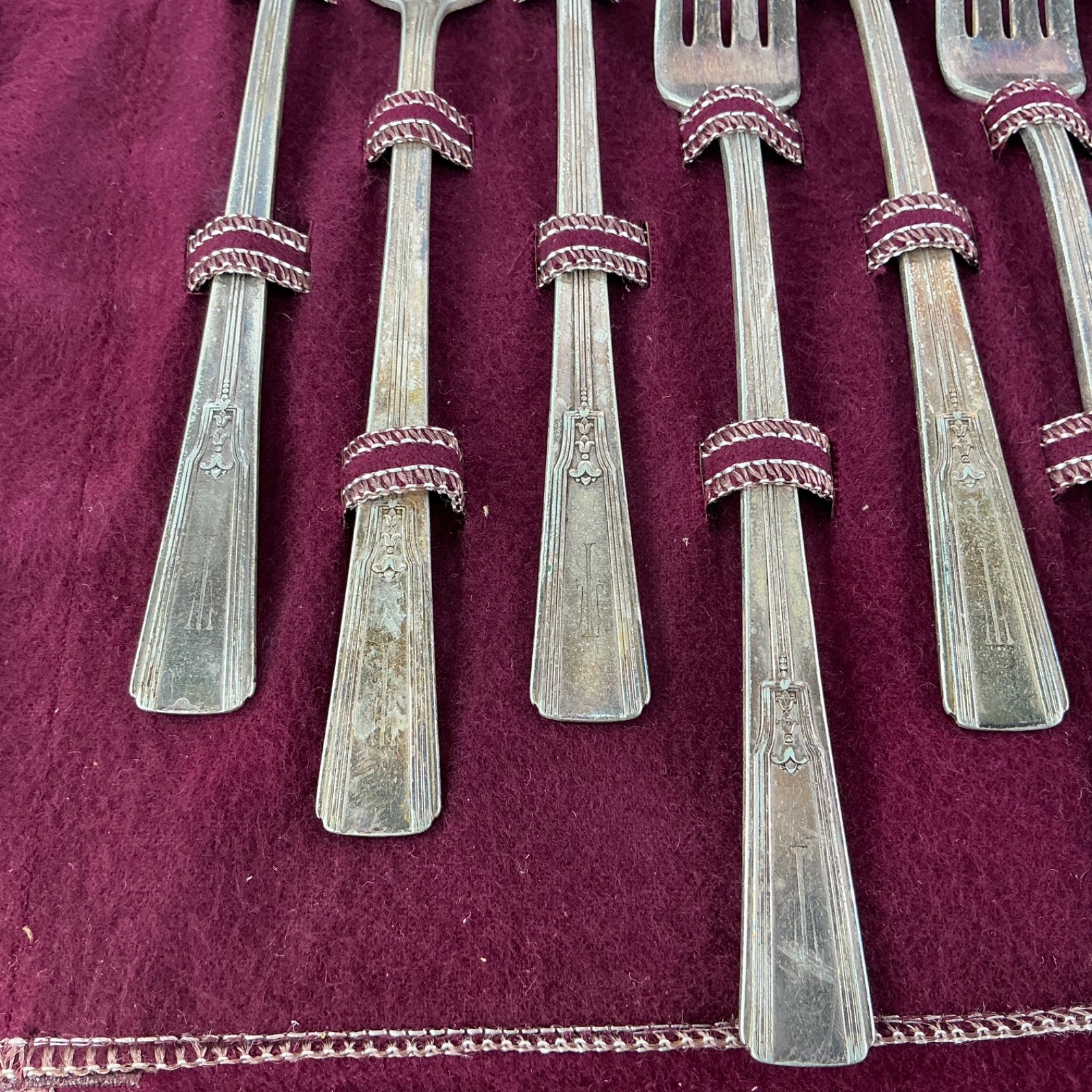William Rogers Silver Plated Flatware Set 42 Piece Kitchen Dining Vintage Deco