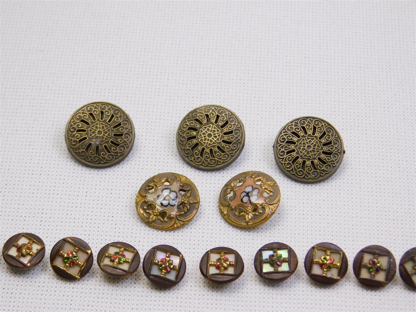 Lot Of 18 Antique Metal Enamel Cloisonne Buttons 3/8″ To 5/8″