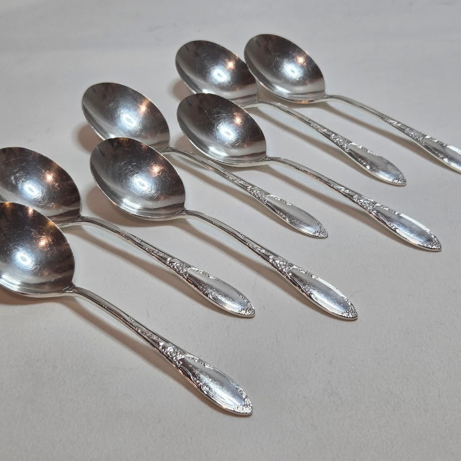 Oneida Chateau 1934 Silverplate Set of 7 Heirloom Plate Cream Soup Spoons 6.25″