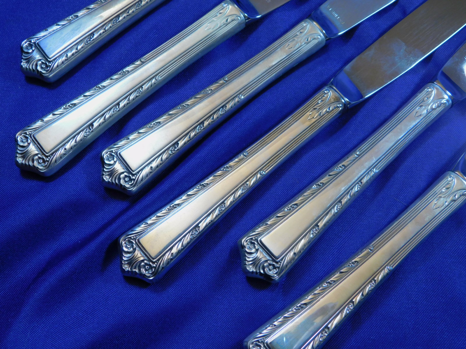 FINE ARTS PROCESSIONAL STERLING SILVER PLACE KNIFE – NEARLY NEW CONDITION