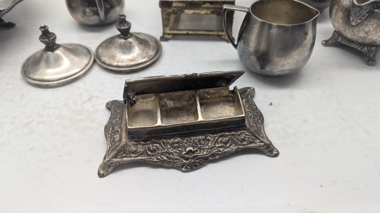HUGE Scrap Lot Silverplate Serving Items Recovery Crafts 9.25 Lbs.
