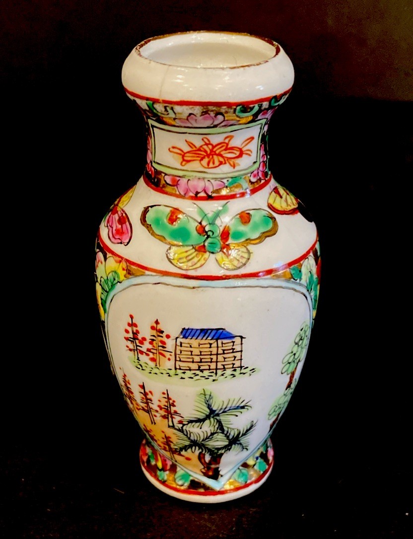 VTG Rose Medallion Chinese Mini Porcelain Vase 3.25×1.5” China Marked