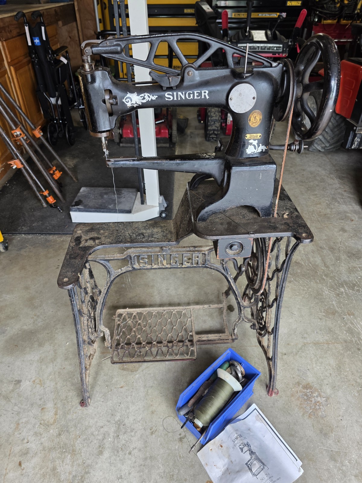 Antique Singer Cobbler Leather Sewing Machine Model 29-4
