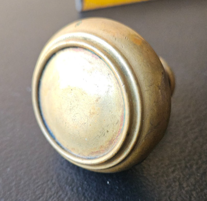 BRASS DOORKNOB. SALVAGE. GREAT SIMPLE STYLE.
