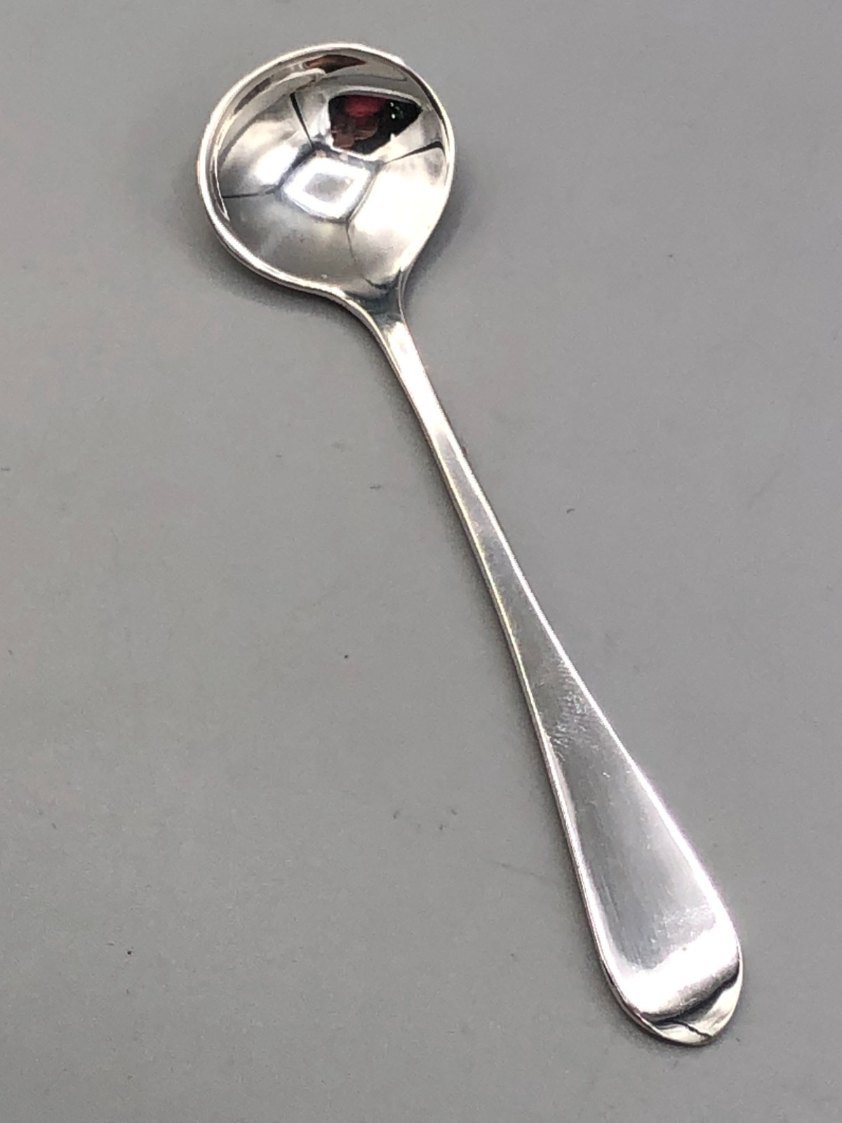 Early American Plain by Lunt Sterling Silver plain Master Salt Spoon 3.5″