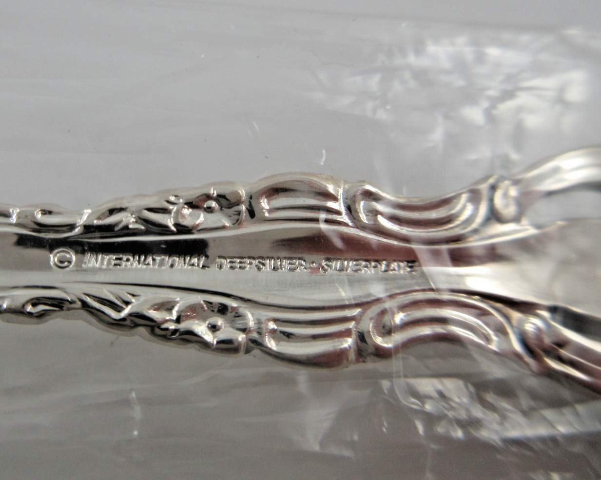 Reed & Barton Deep Silver COUNTESS 8 Butter Spreaders Silverplate Flatware Korea