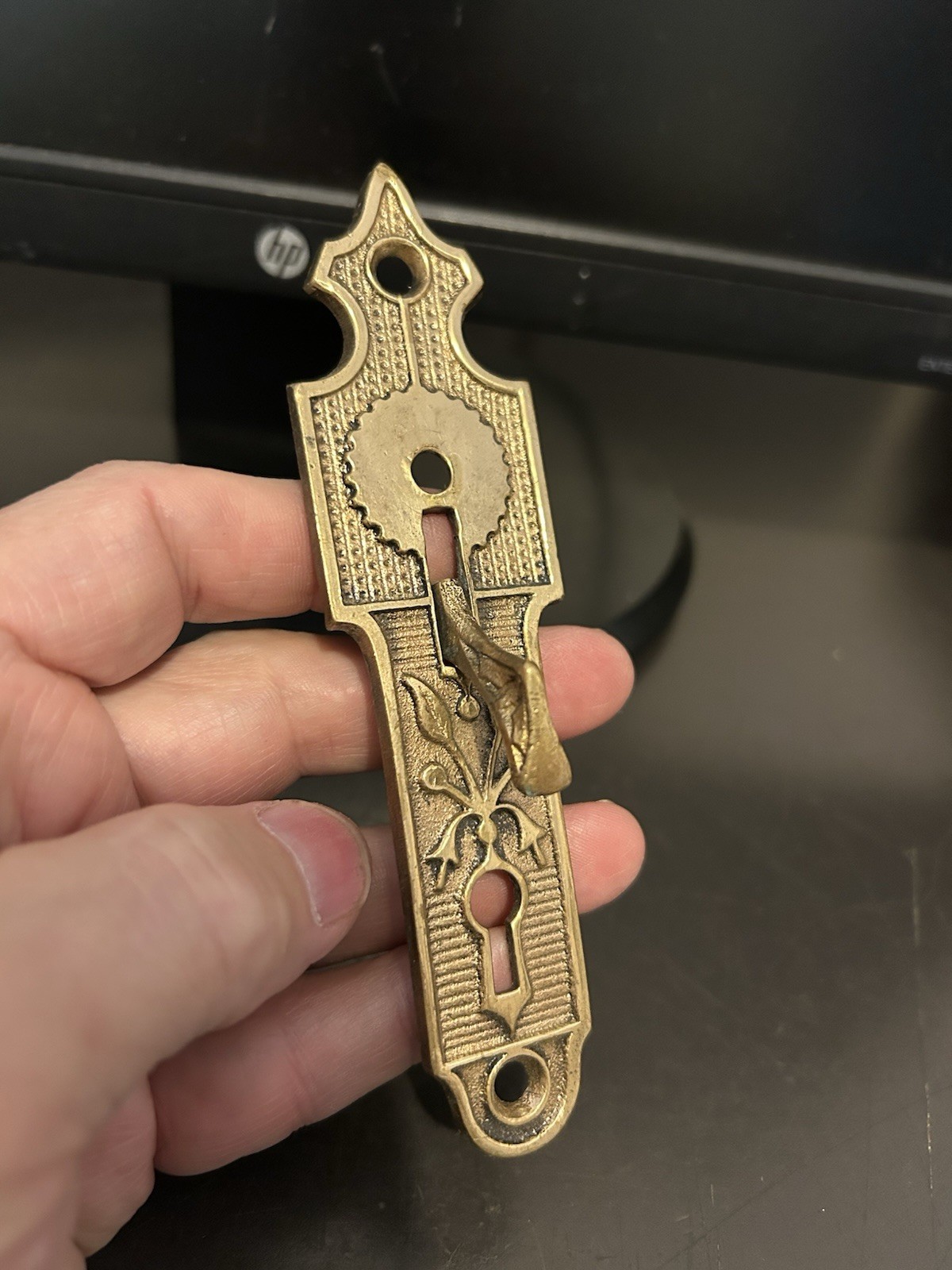 ANTIQUE ARTS CRAFT DECO VICTORIAN CAST BRASS THUMB LATCH DOOR KNOB BACK PLATE