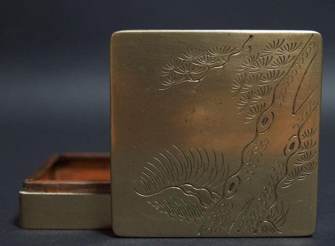 Japanese Antique Bronze Incense Container Case Metal Engraving Kogo Box 2.8 inch