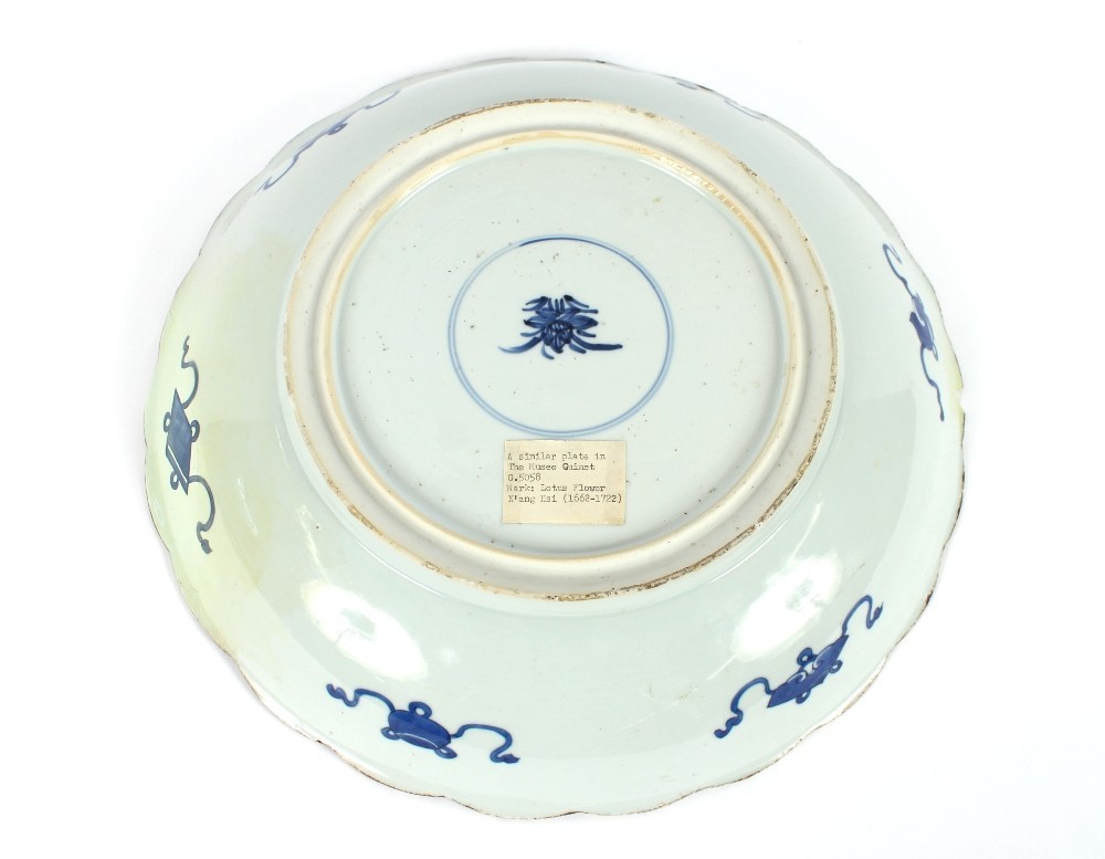 A large 18th Cen Chinese kangxi Period porcelain blue and white shallow dish