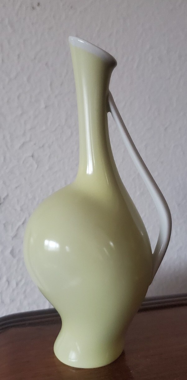 Fritz Heidenreich 1950’s for Rosenthal Pregnant Louise Vase 7″ Pale Yellow