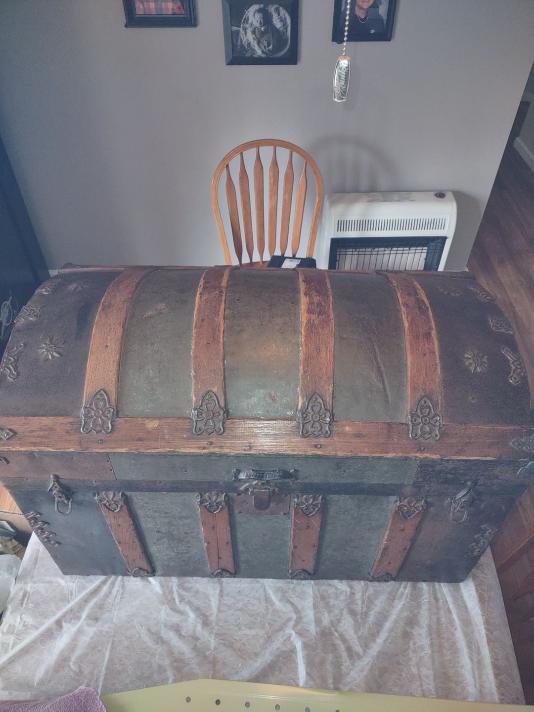 Pre-owned Antique Victorian Dome Top Camel Back Trunk