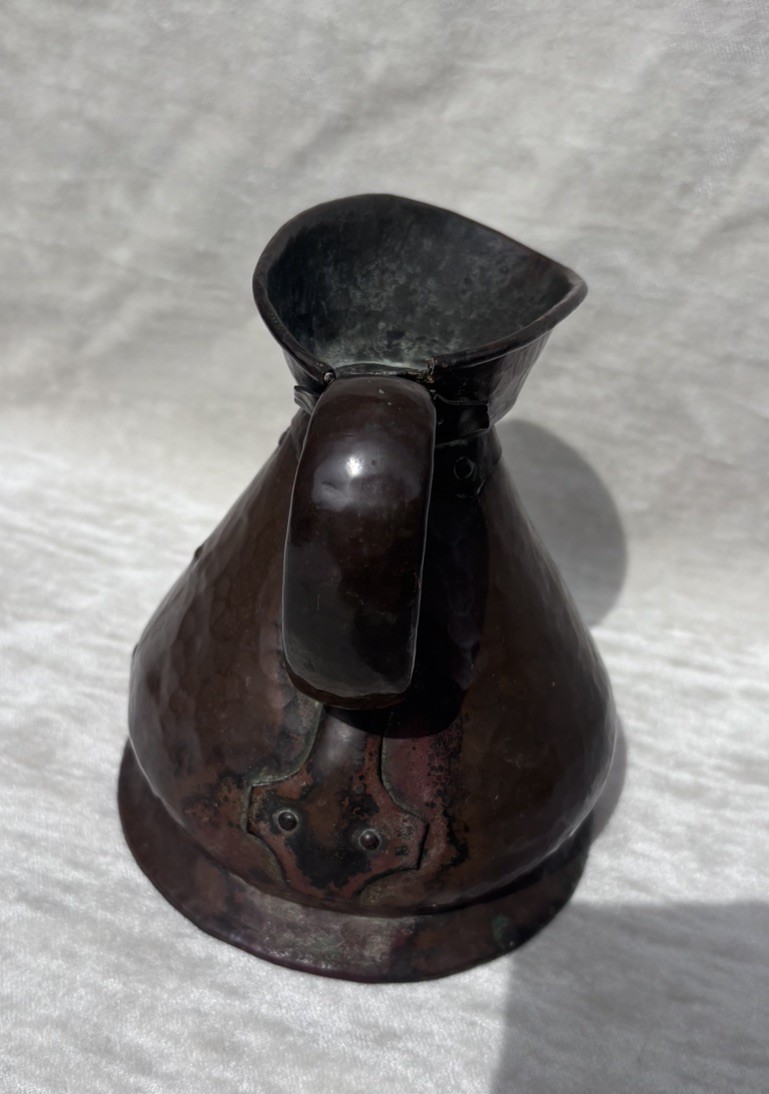 ARTS & CRAFTS HAMMERED COPPER HAYSTACK JUG, WILLIAM SOUTTER & SONS NO LID