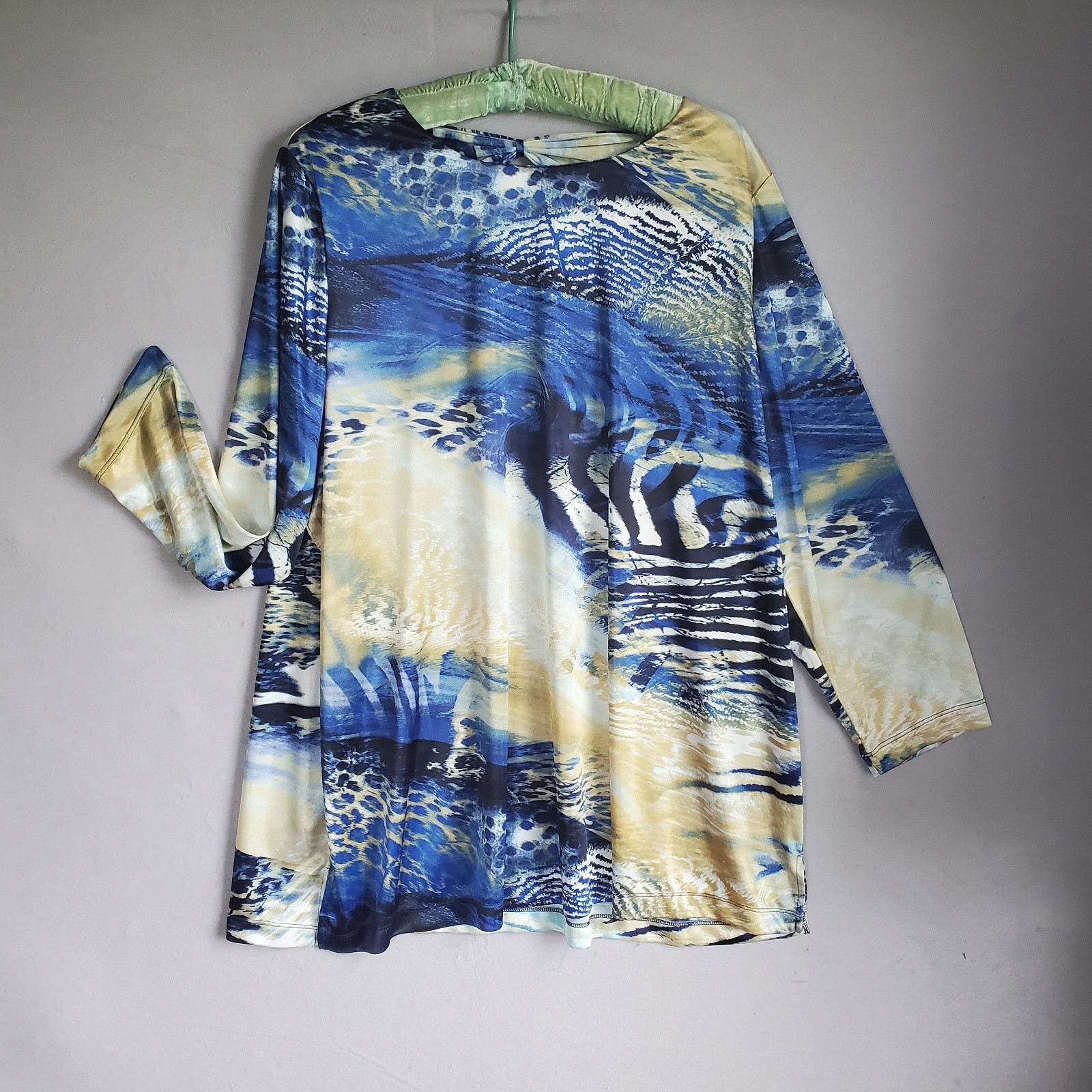 Susan Graver Liquid Knit Tunic Top 2x Blue Yellow Abstract Animal Print Keyhole