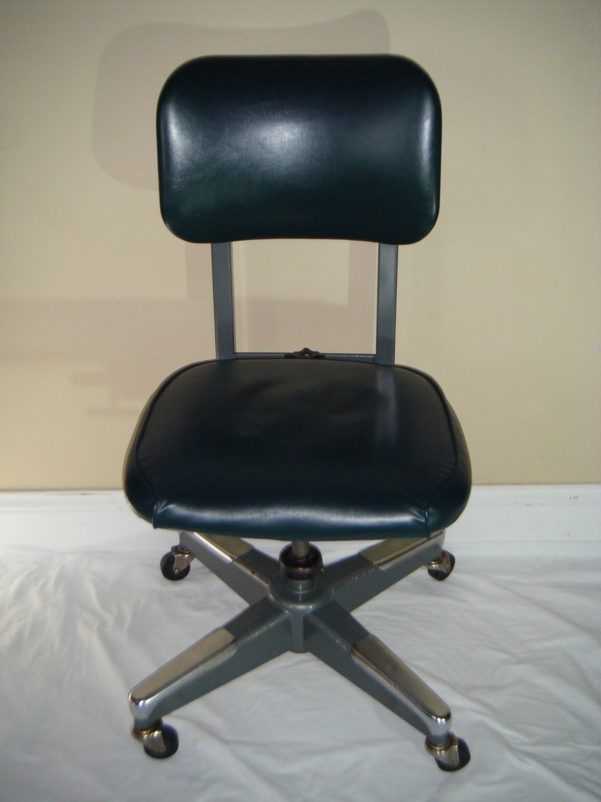 Vintage Royal Metal Corp. Propeller Base MCM Tanker Industrial Office Chair