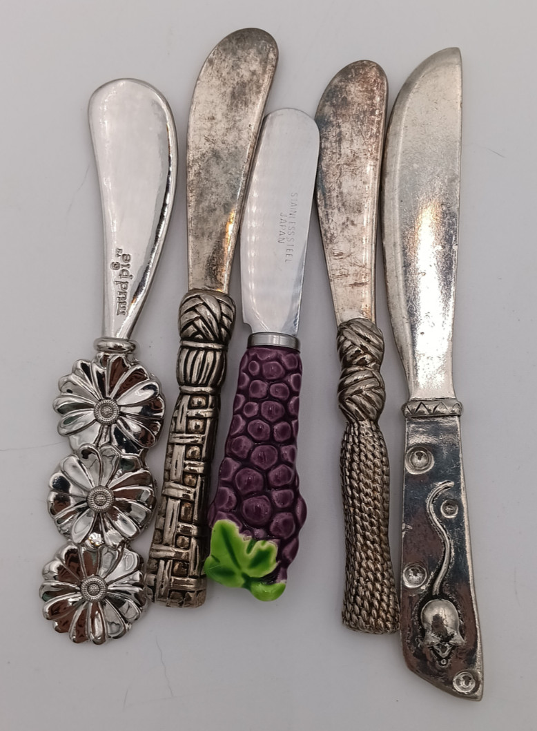 Lot of 5 collectible butter knives spreaders