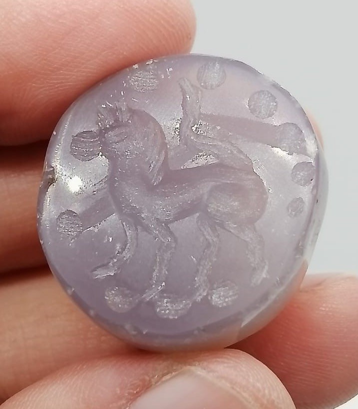 Antique Chalcedony Seal – 2 cm, Animal Motif with Impression Roman