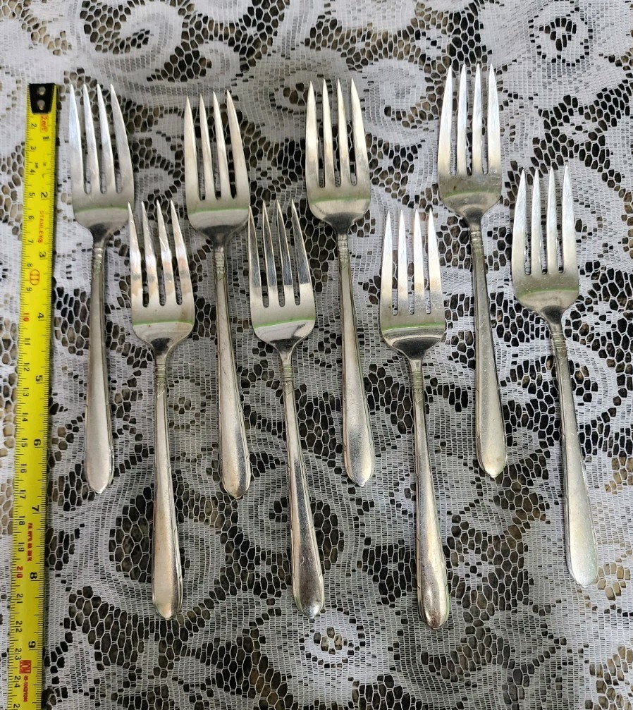 ✅ LOT OF 8 ONEIDA c1935 BERKLEY SQUARE SILVERPLATED SALAD – DESSER FORKS 🥗🍅 🍰