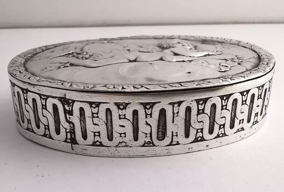Berthold Muller Solid Silver Table Box – Chester 1901.