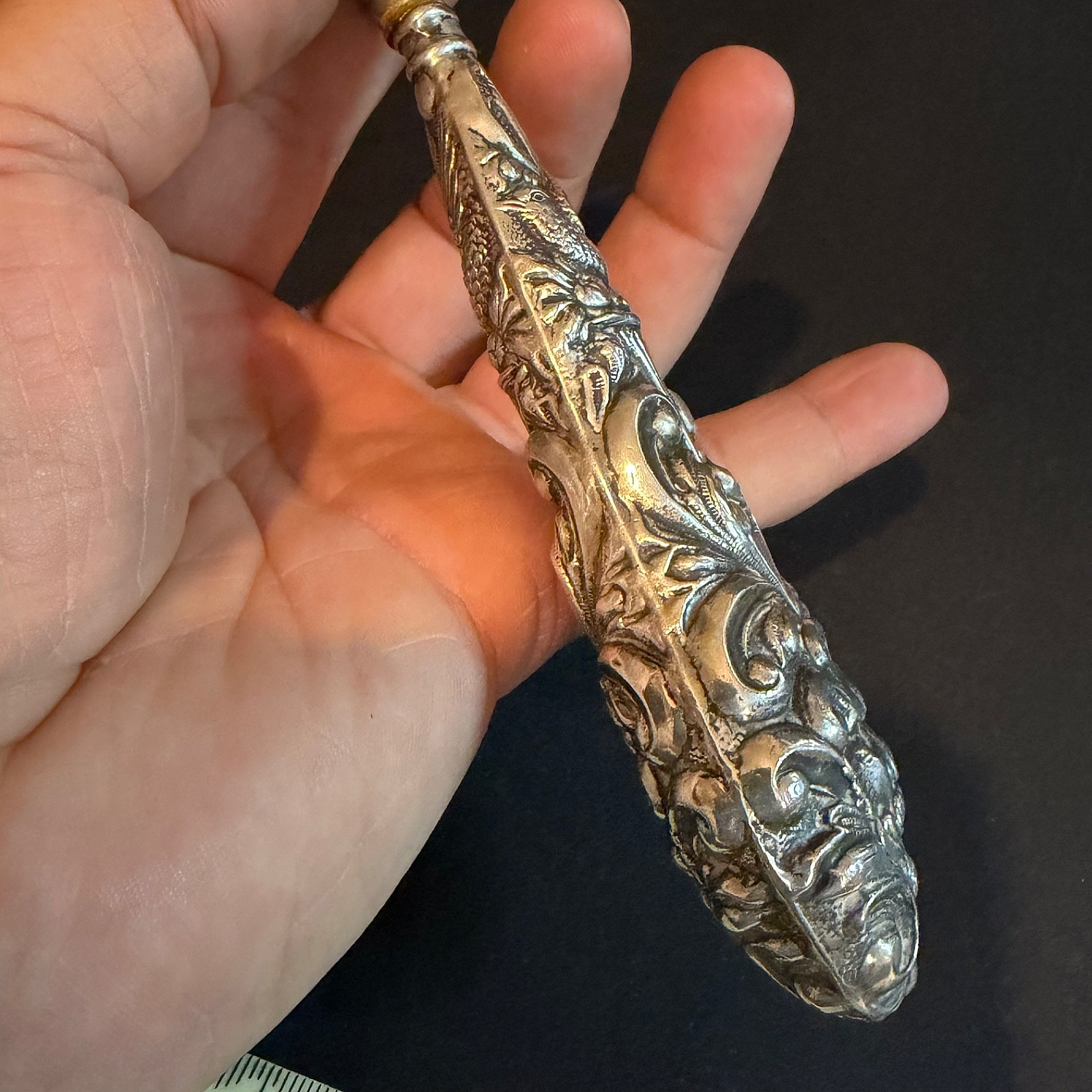 Antique Sterling Silver Repoussé Handled Shoe Horn 118g Hallmarked 1901 Chester