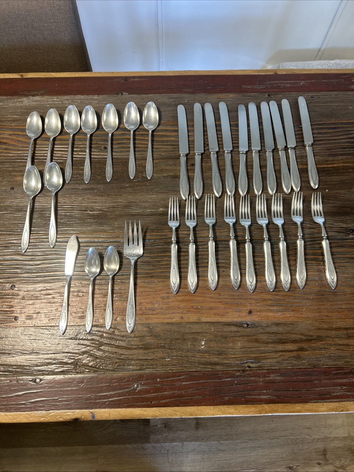 Oneida Silverplate GROSVENOR 1921 9 Knives-9 Forks-9 Lg Spoons 4 Xtras Preowned
