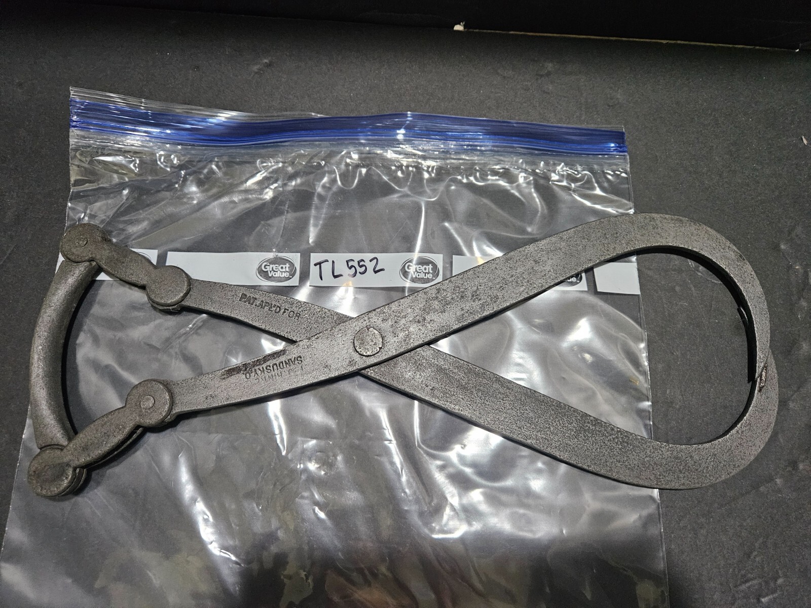 ANTIQUE E.J. HINKEY 15 1/2″ ICE BLOCK TONGS/ LOG CARRYING TONGS (TL552)