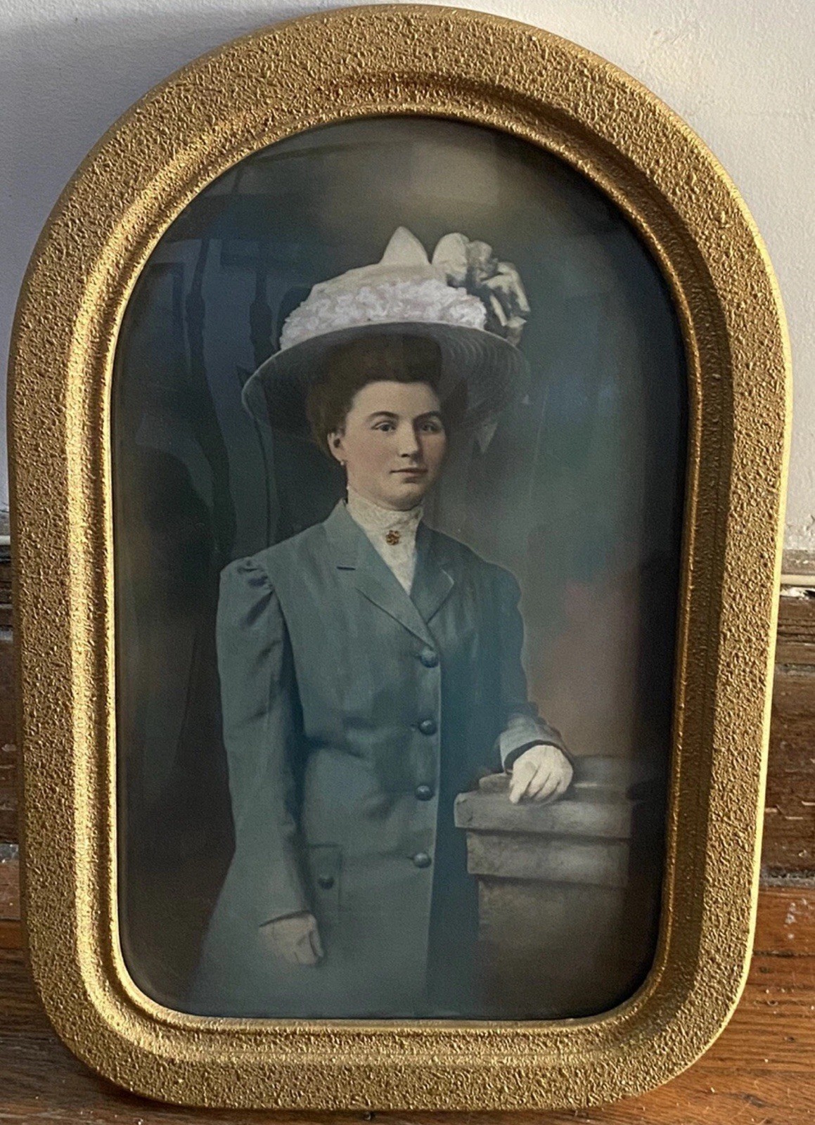 FAA Antique Bubble Glass Print Woman In Hat Oval Convex Picture Frame 18” X 12”