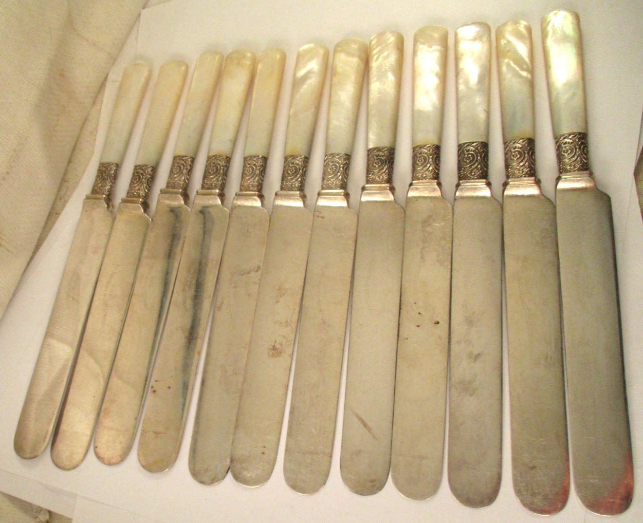 12 Vintage AMERICA CUTLERY CO MOTHER OF PEARL HANDLE BUTTER KNIVES