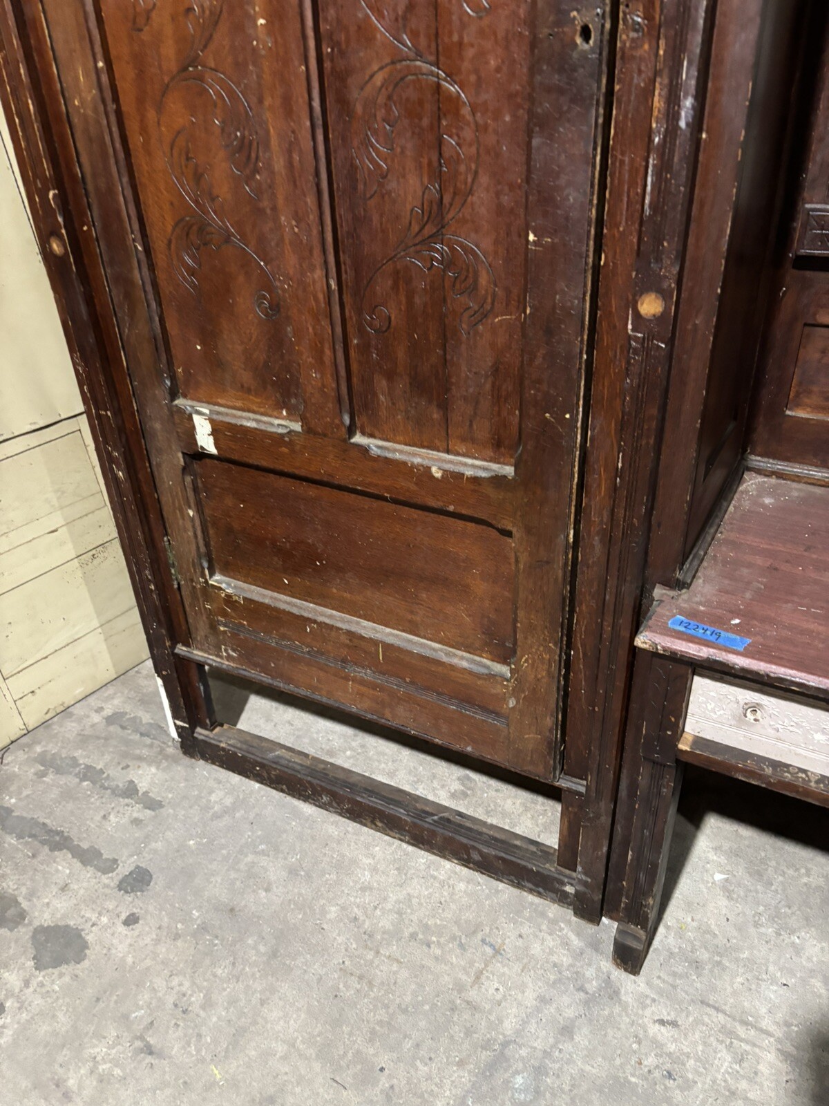 ANTIQUE CARVED 1/4 SAWN OAK CLOSET FRONT~ BUILT IN ARMOIRE~ 102 X 98 ~ SALVAGE